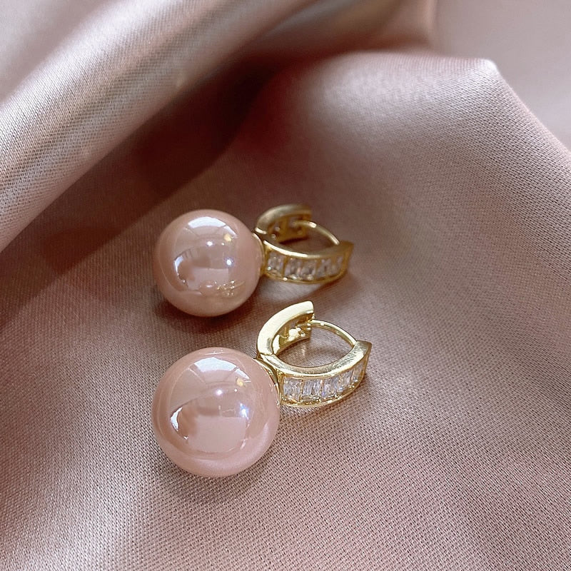 Charming Pearl Earring for Any Occasion