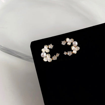 Beautiful Pearl Earring with Unique Style