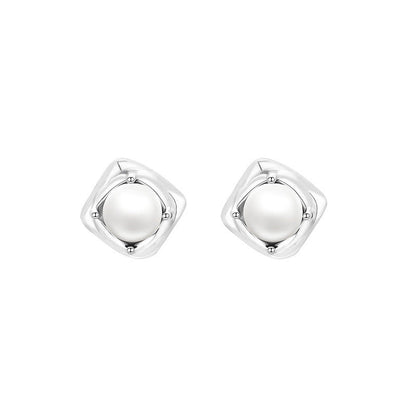 Romantic Pearl Earring for Special Moments