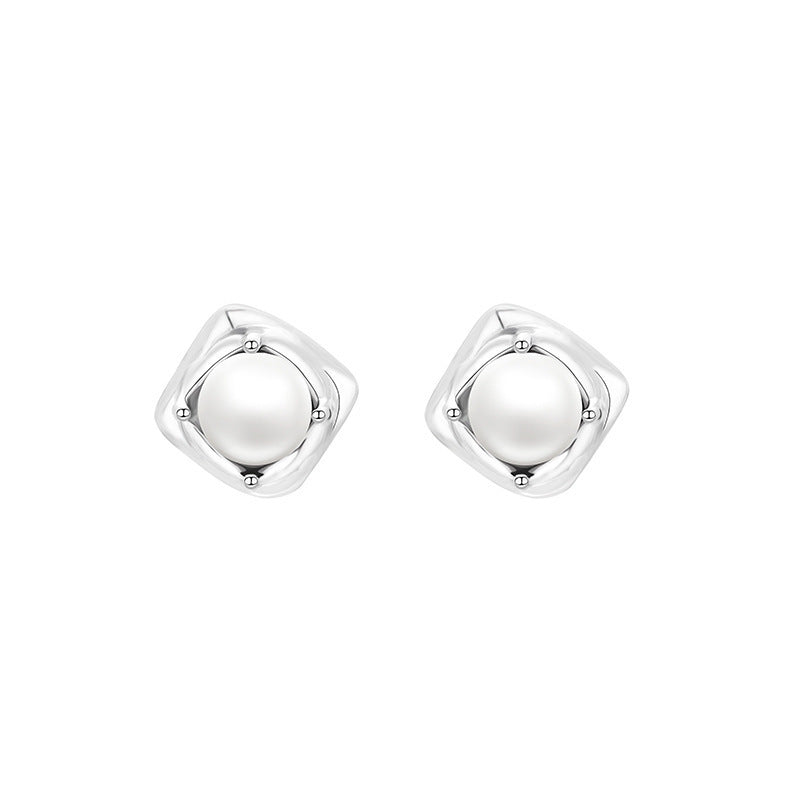 Romantic Pearl Earring for Special Moments
