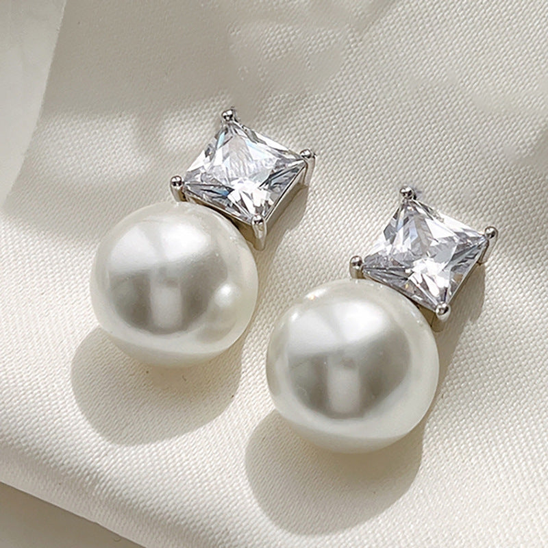 Charming Pearl Earring for Any Occasion