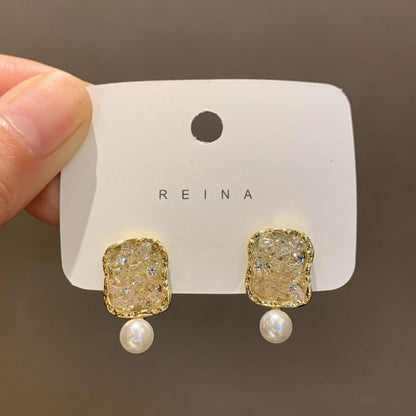 Beautiful Pearl Earring with Unique Style