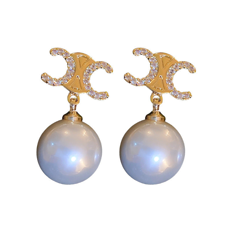 Beautiful Pearl Earring with Unique Style