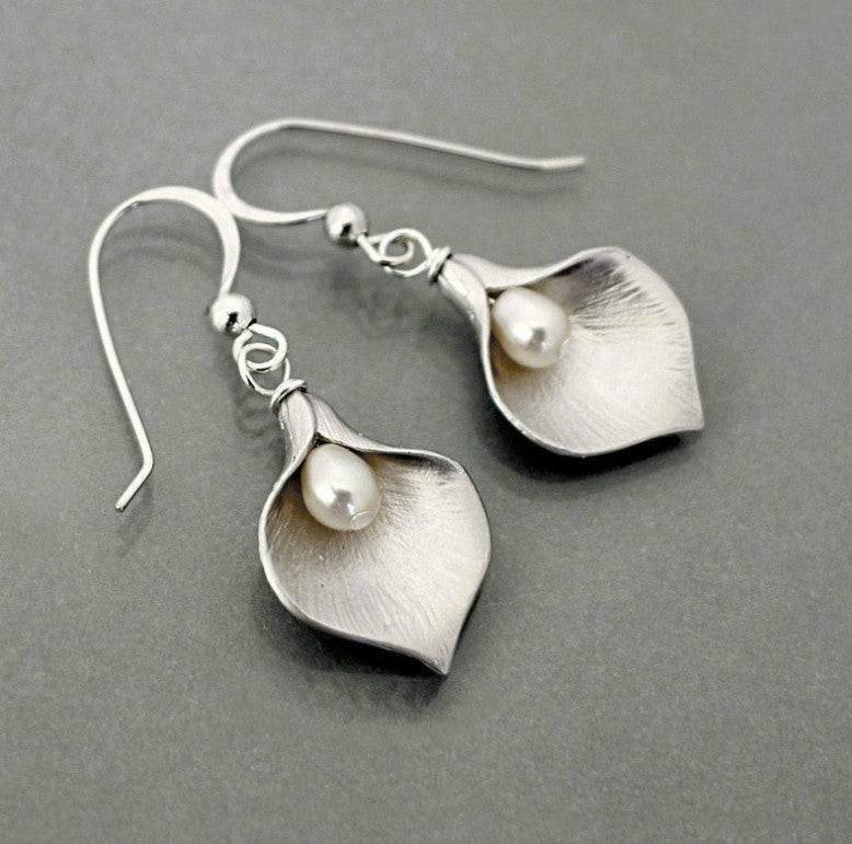 Classic Pearl Earring with Timeless Appeal
