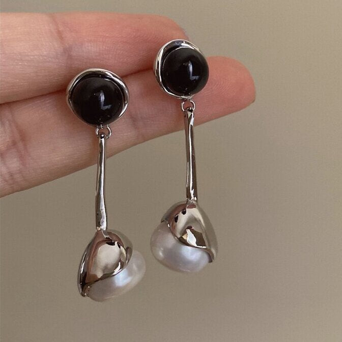 Classic Pearl Earring with Timeless Appeal