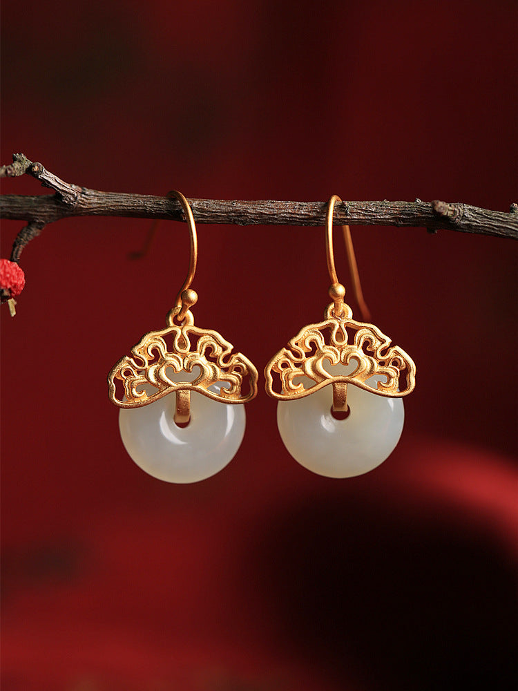 Romantic Gold Earring for Special Moments