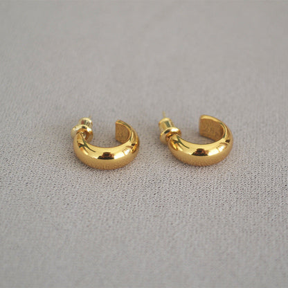 Romantic Gold Earring for Special Moments