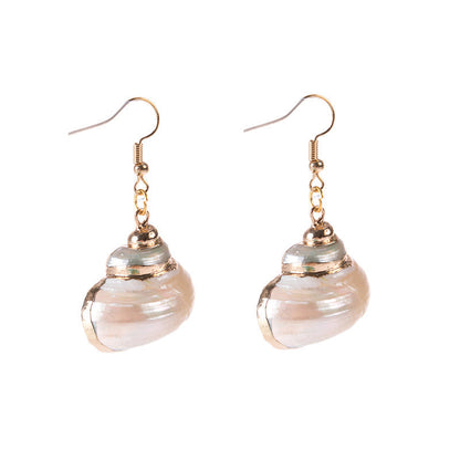 Classic Gold Earring with Timeless Appeal