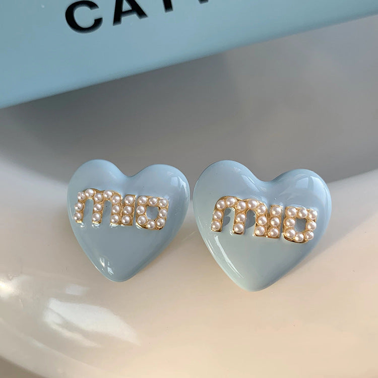 Classic Pearl Earring with Timeless Appeal