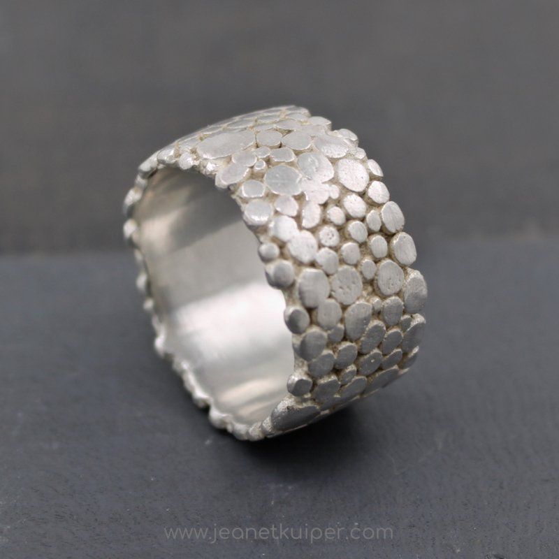Charming Silver Ring for Any Occasion