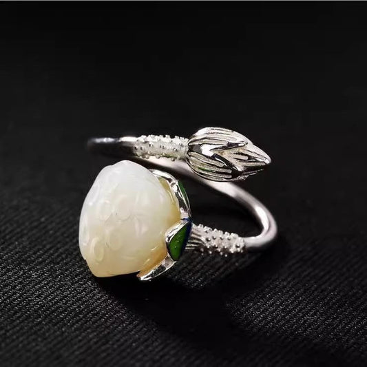 Classic Silver Ring with Timeless Appeal