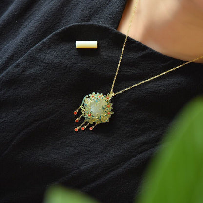 Romantic Gold Pendant for Special Moments