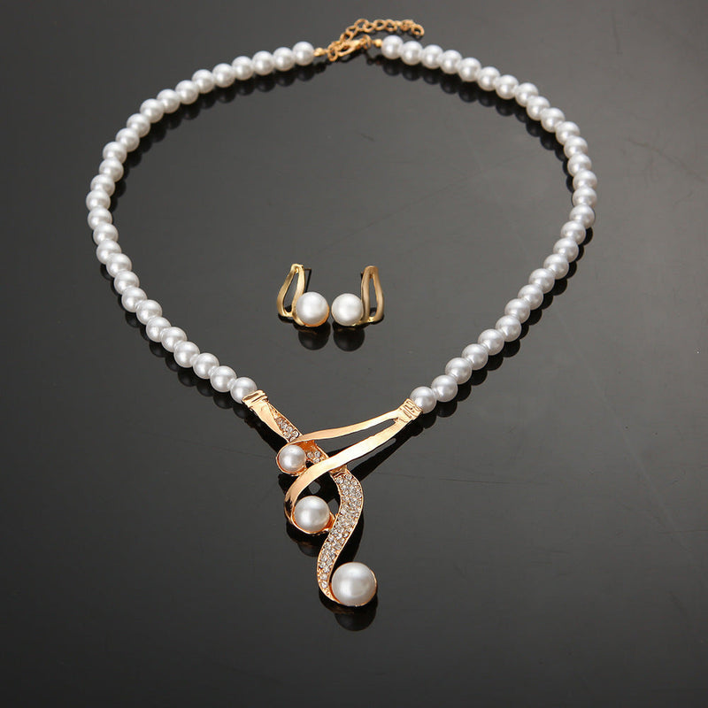 Beautiful Pearl Necklace with Unique Style