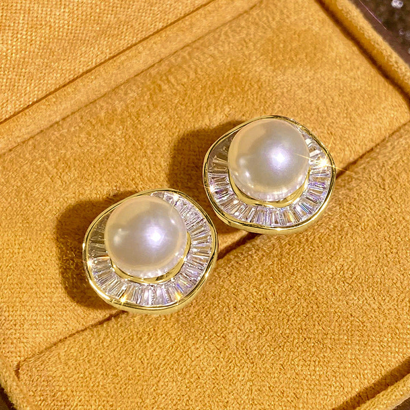 Charming Pearl Earring for Any Occasion