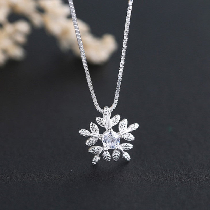Classic Silver Necklace with Timeless Appeal