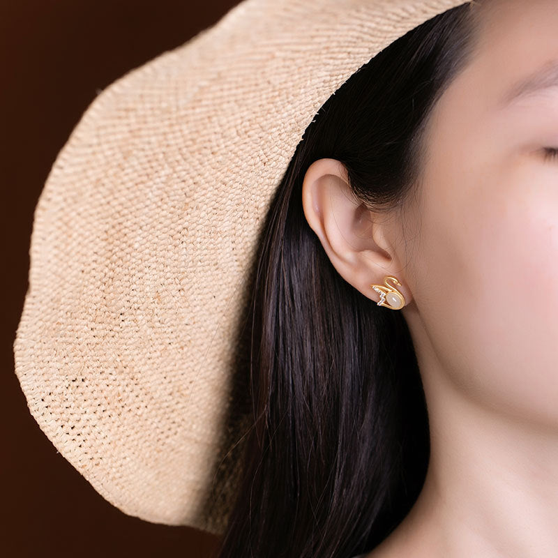 Beautiful Gold Earring with Unique Style