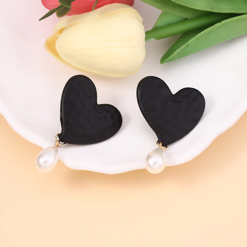 Classic Pearl Earring with Timeless Appeal