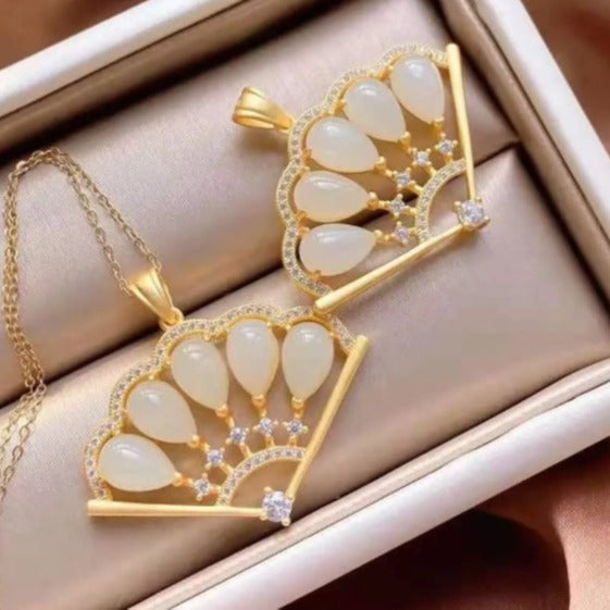 Romantic Silver Necklace for Special Moments