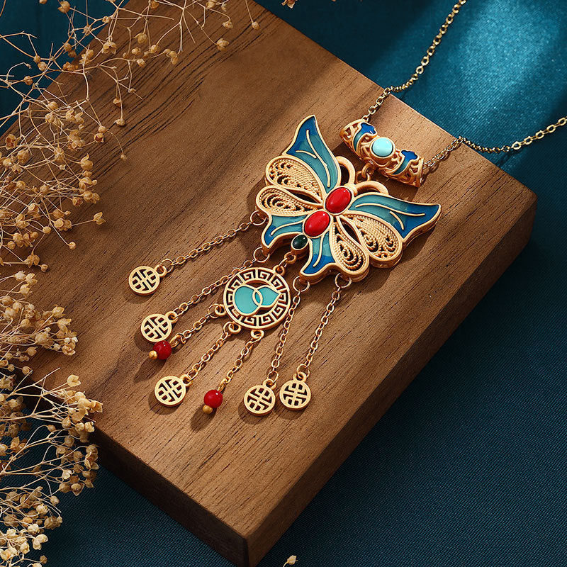 Beautiful Gold Necklace with Unique Style