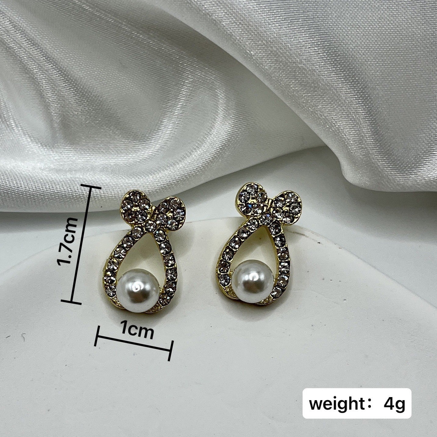 Classic Pearl Earring with Timeless Appeal