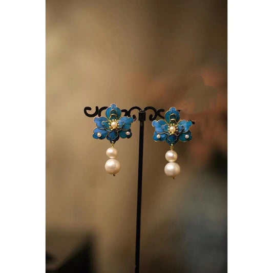 Romantic Silver Earring for Special Moments