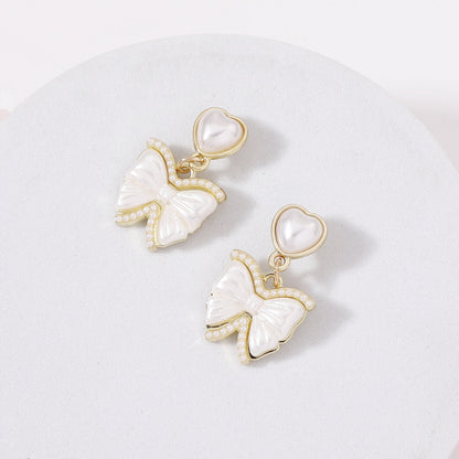Beautiful Gold Earring with Unique Style