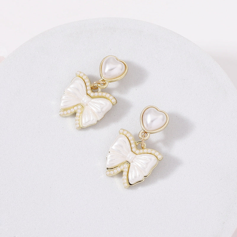 Beautiful Gold Earring with Unique Style