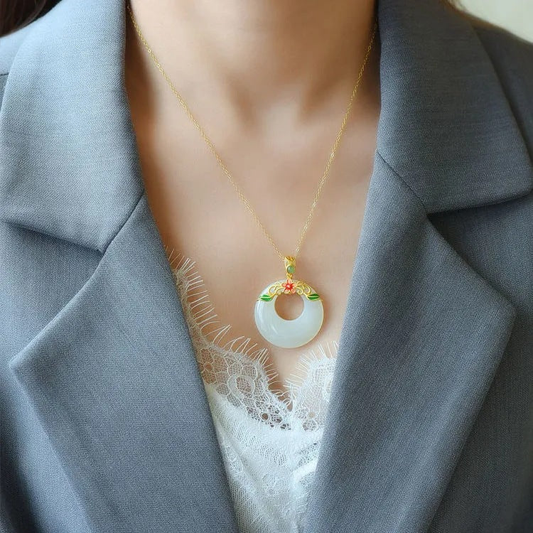 Beautiful Gold Necklace with Unique Style