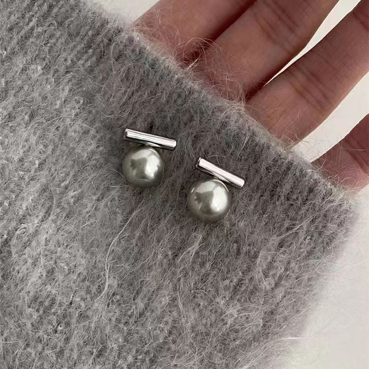 Classic Pearl Earring with Timeless Appeal