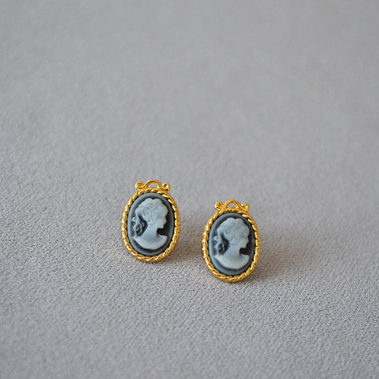 Charming Gold Earring for Any Occasion