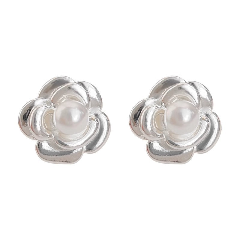 Classic Pearl Earring with Timeless Appeal