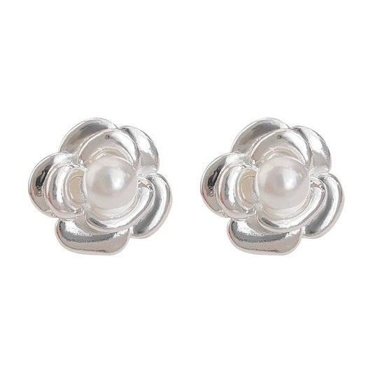 Classic Pearl Earring with Timeless Appeal