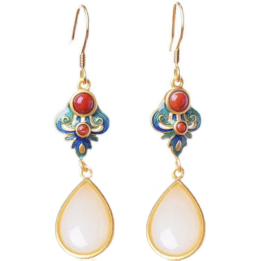 Charming Silver Earring for Any Occasion
