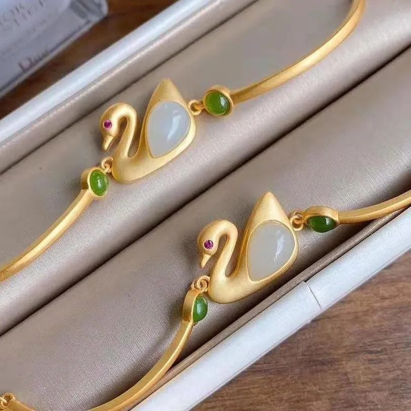 Charming Silver Bracelet for Any Occasion