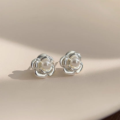 Classic Pearl Earring with Timeless Appeal