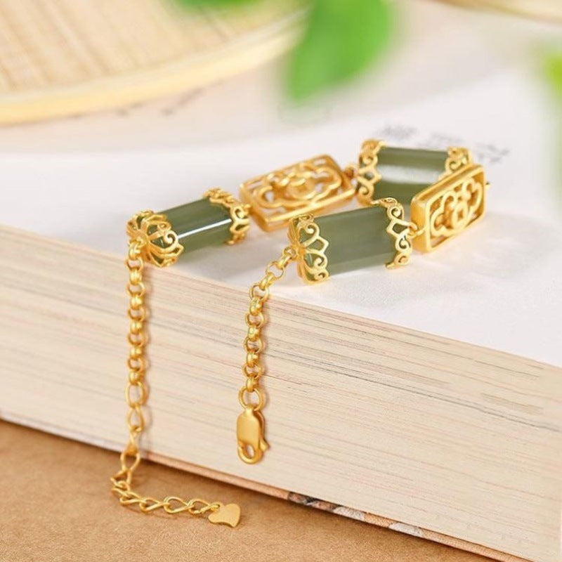 Classic Gold Bracelet with Timeless Appeal