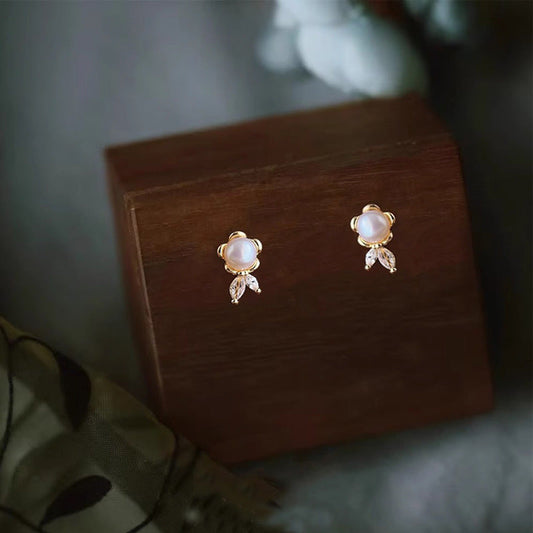 Charming Pearl Earring for Any Occasion