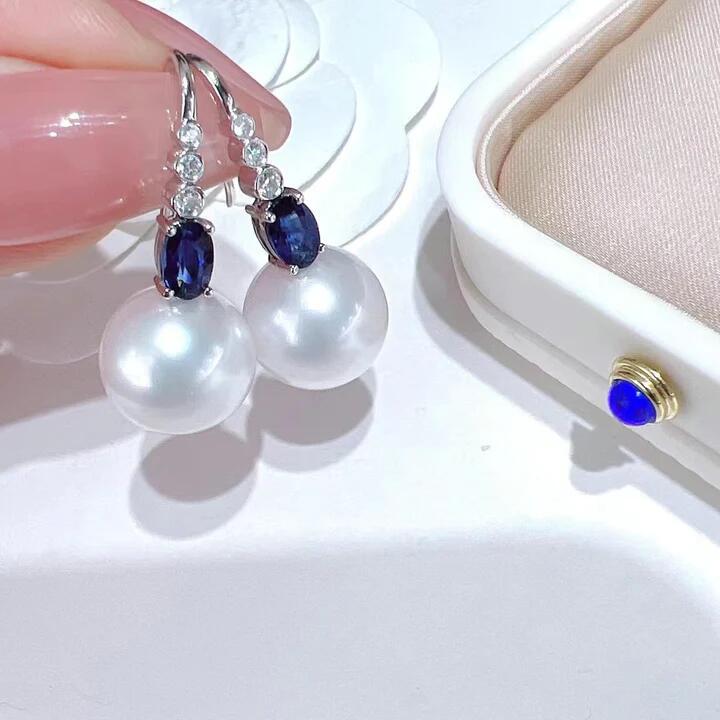 Beautiful Pearl Earring with Unique Style