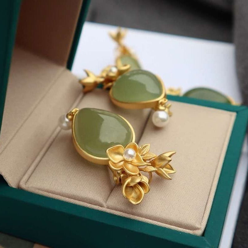 Beautiful Gold Necklace with Unique Style