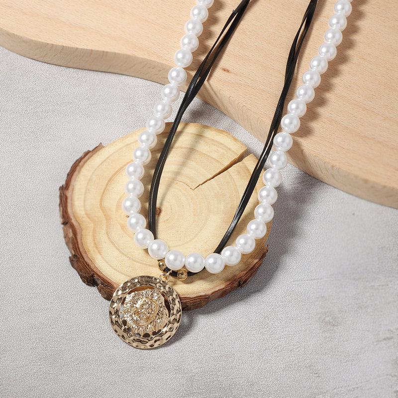 Beautiful Pearl Necklace with Unique Style