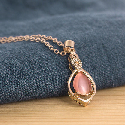 Classic Gold Necklace with Timeless Appeal