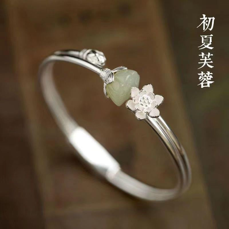 Classic Silver Bracelet with Timeless Appeal