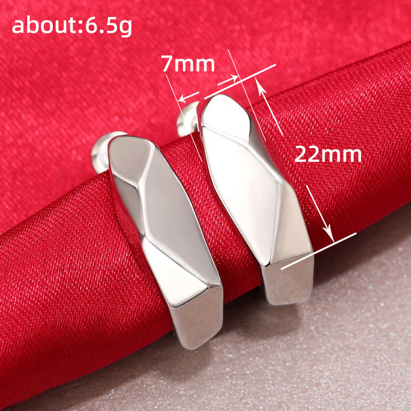 Charming Earring for Any Occasion
