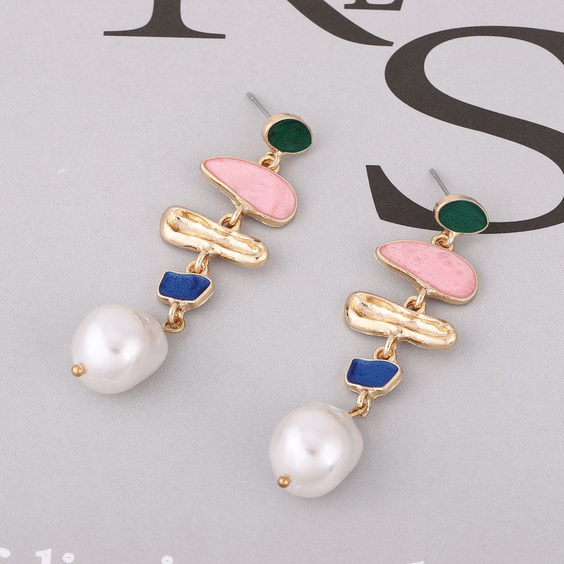 Classic Pearl Earring with Timeless Appeal
