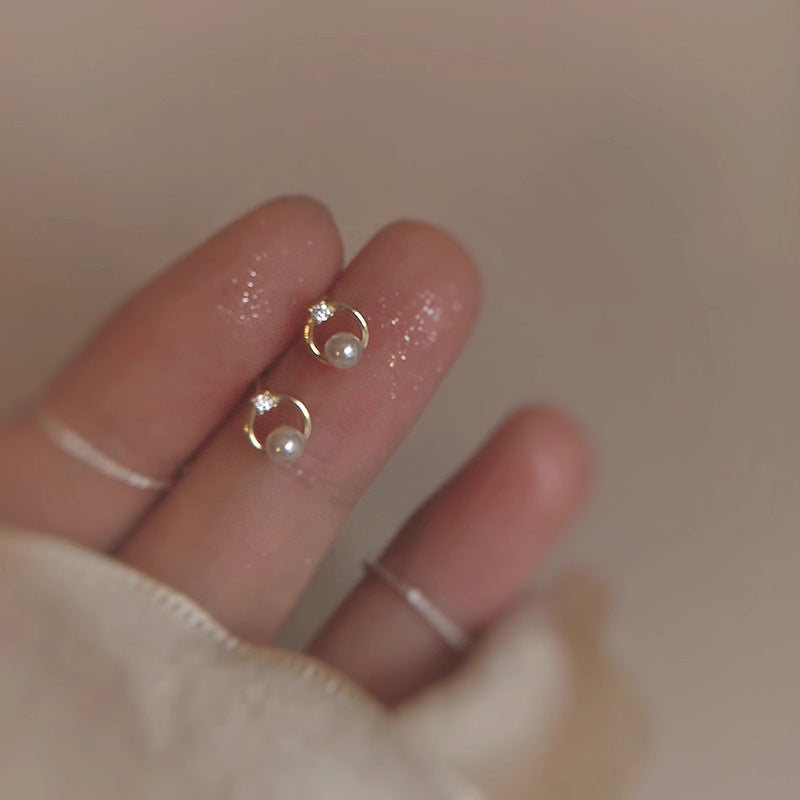 Classic Pearl Earring with Timeless Appeal