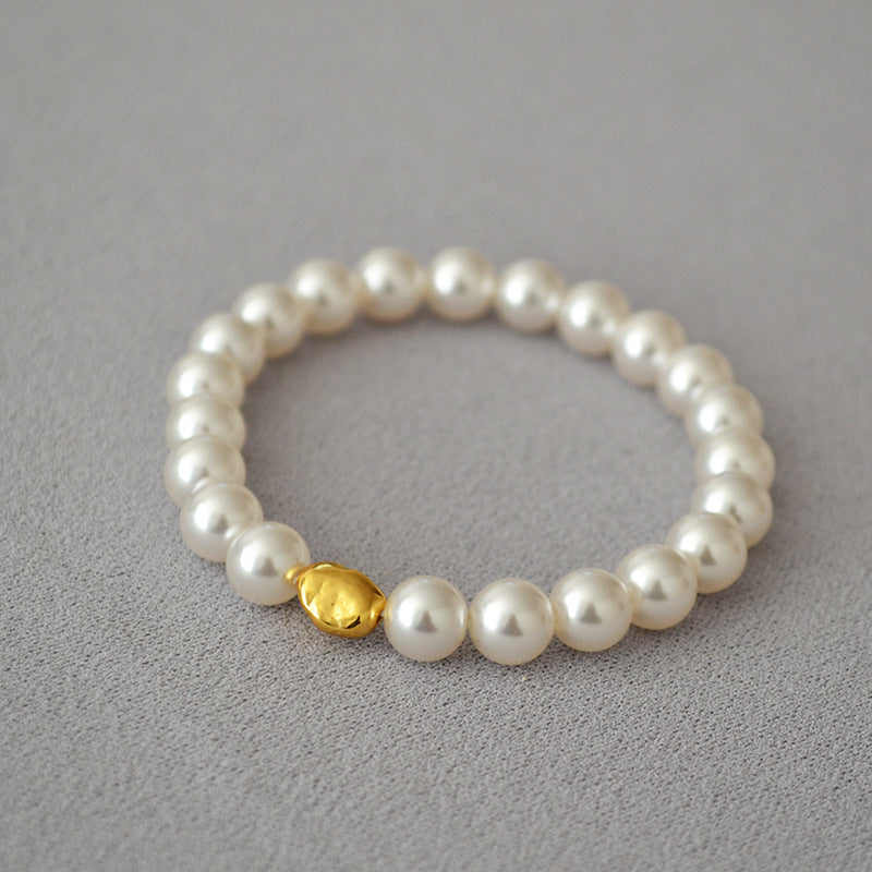 Classic Gold Bracelet with Timeless Appeal
