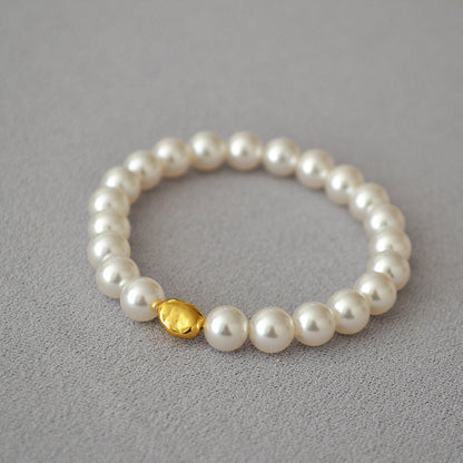 Classic Gold Bracelet with Timeless Appeal