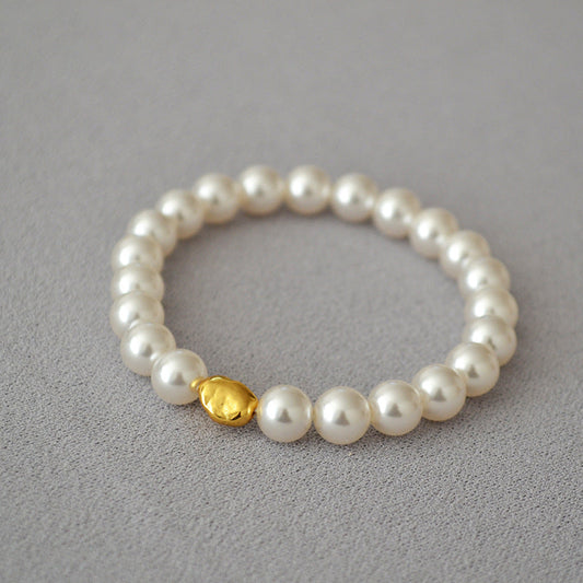 Classic Gold Bracelet with Timeless Appeal