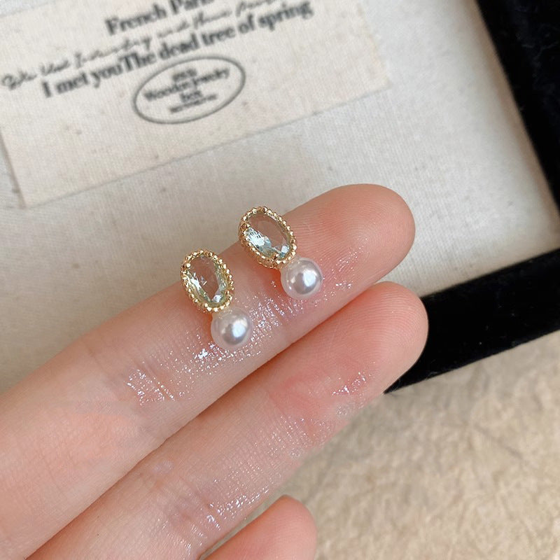 Classic Pearl Earring with Timeless Appeal