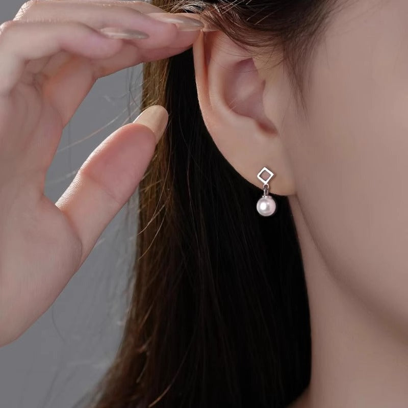 Beautiful Pearl Earring with Unique Style